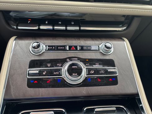 Used 2021 Lincoln Aviator Reserve w/ Equipment Group 202A image 12