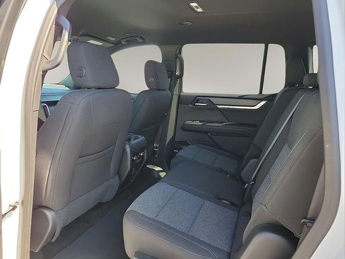 Used 2025 GMC Acadia Elevation image 10