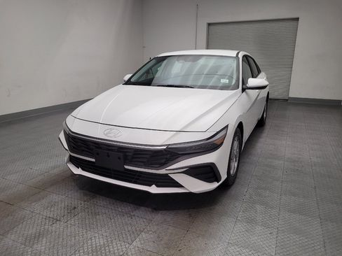 Used 2025 Hyundai Elantra SE w/ Cargo Package FWD image 15