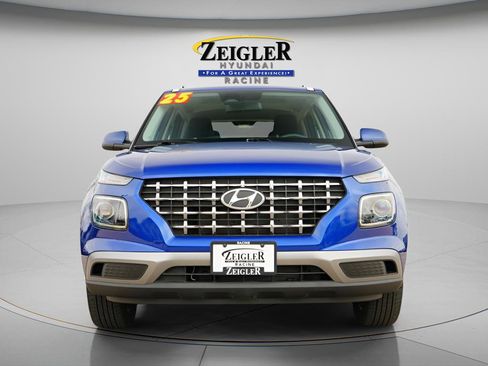Certified 2025 Hyundai Venue SEL FWD image 2