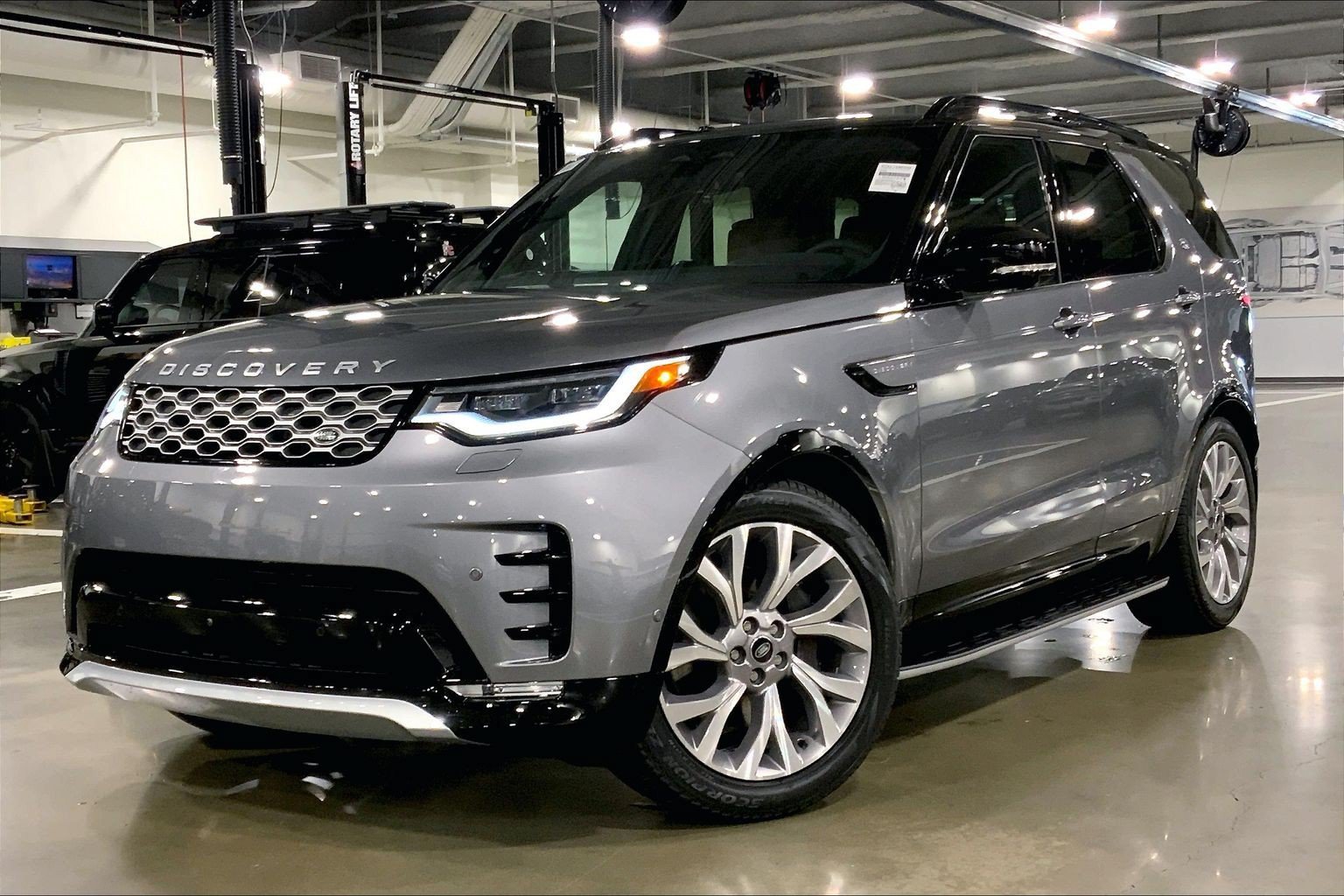 New 2026 Land Rover Discovery Limited Edition AWD/4WD image 1