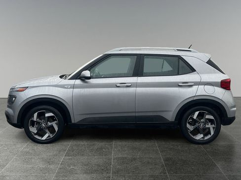 Certified 2025 Hyundai Venue SEL image 4