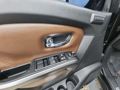 Used 2019 Nissan Titan Platinum Reserve image 15