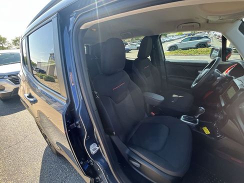 Used 2023 Jeep Renegade Trailhawk AWD/4WD image 24