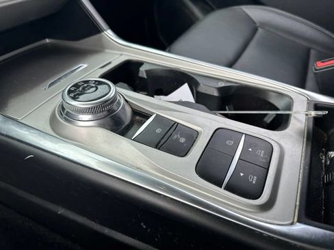 Used 2022 Ford Explorer XLT w/ Equipment Group 202A RWD image 10