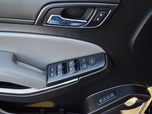 Used 2018 Chevrolet Suburban LT image 12