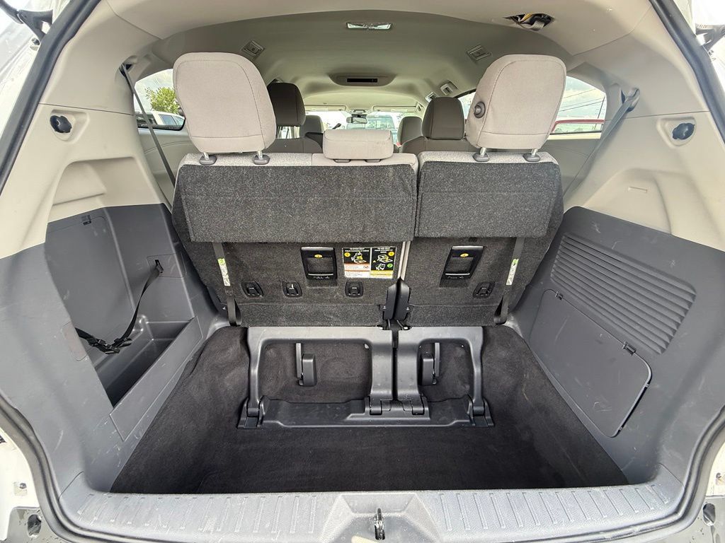 Used 2024 Toyota Sienna LE AWD/4WD image 15