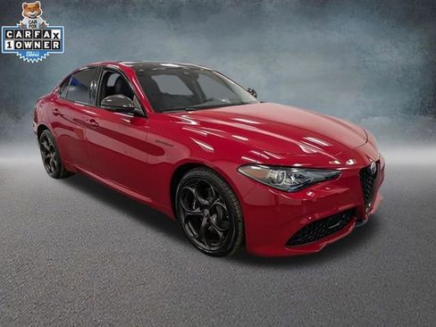 Used 2023 Alfa Romeo Giulia Estrema AWD/4WD image 3