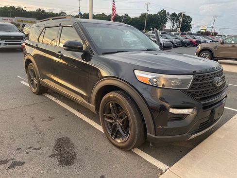 Used 2020 Ford Explorer Limited w/ Class III Trailer Tow Package AWD/4WD image 2