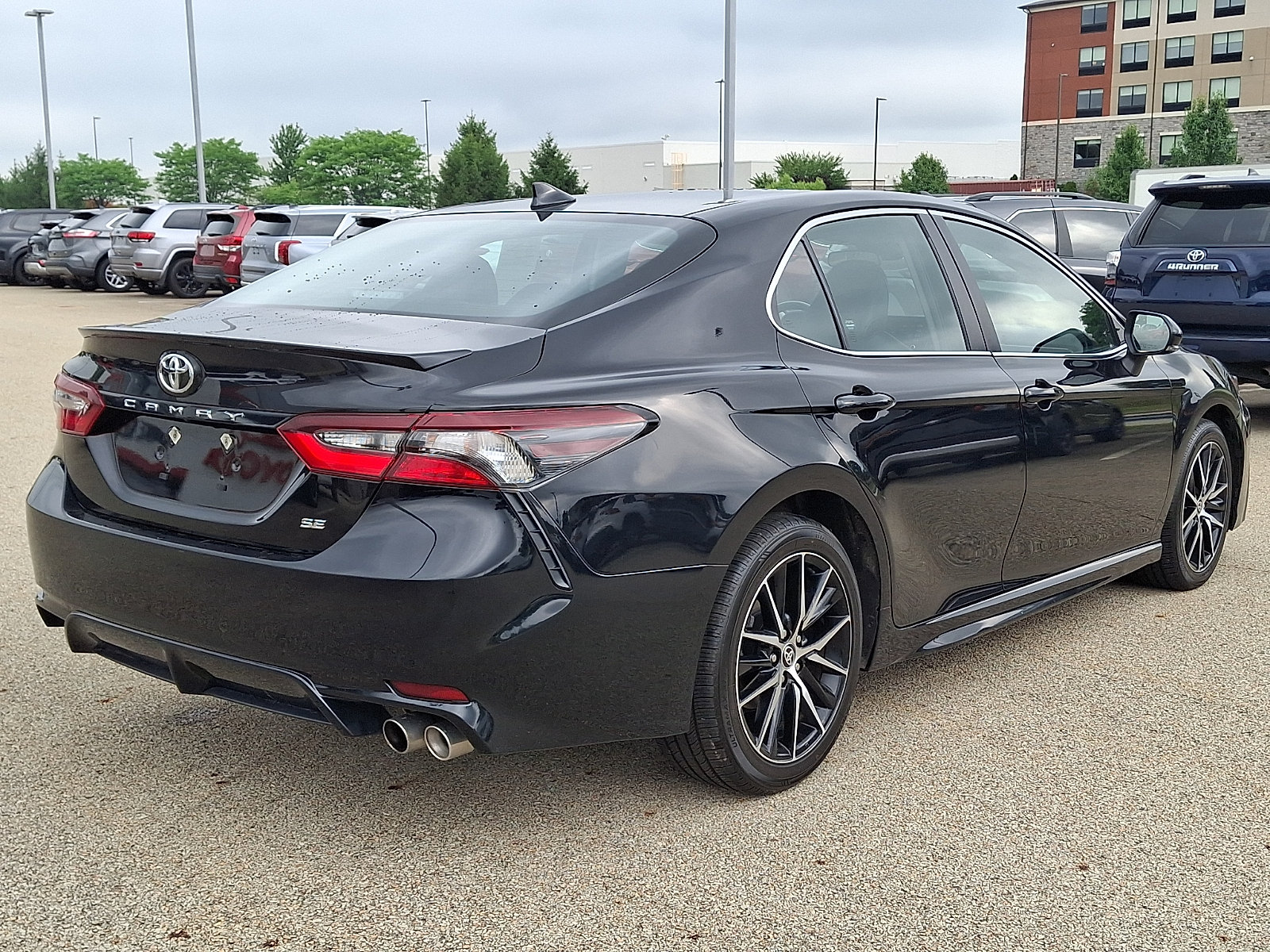 Used 2024 Toyota Camry SE FWD image 6