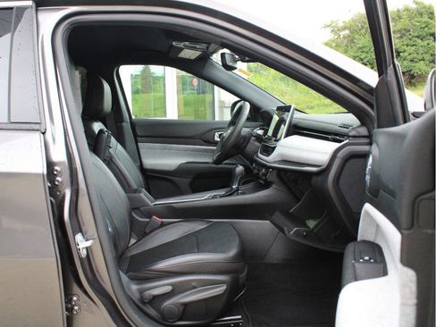 Used 2023 Jeep Compass Latitude AWD/4WD image 24