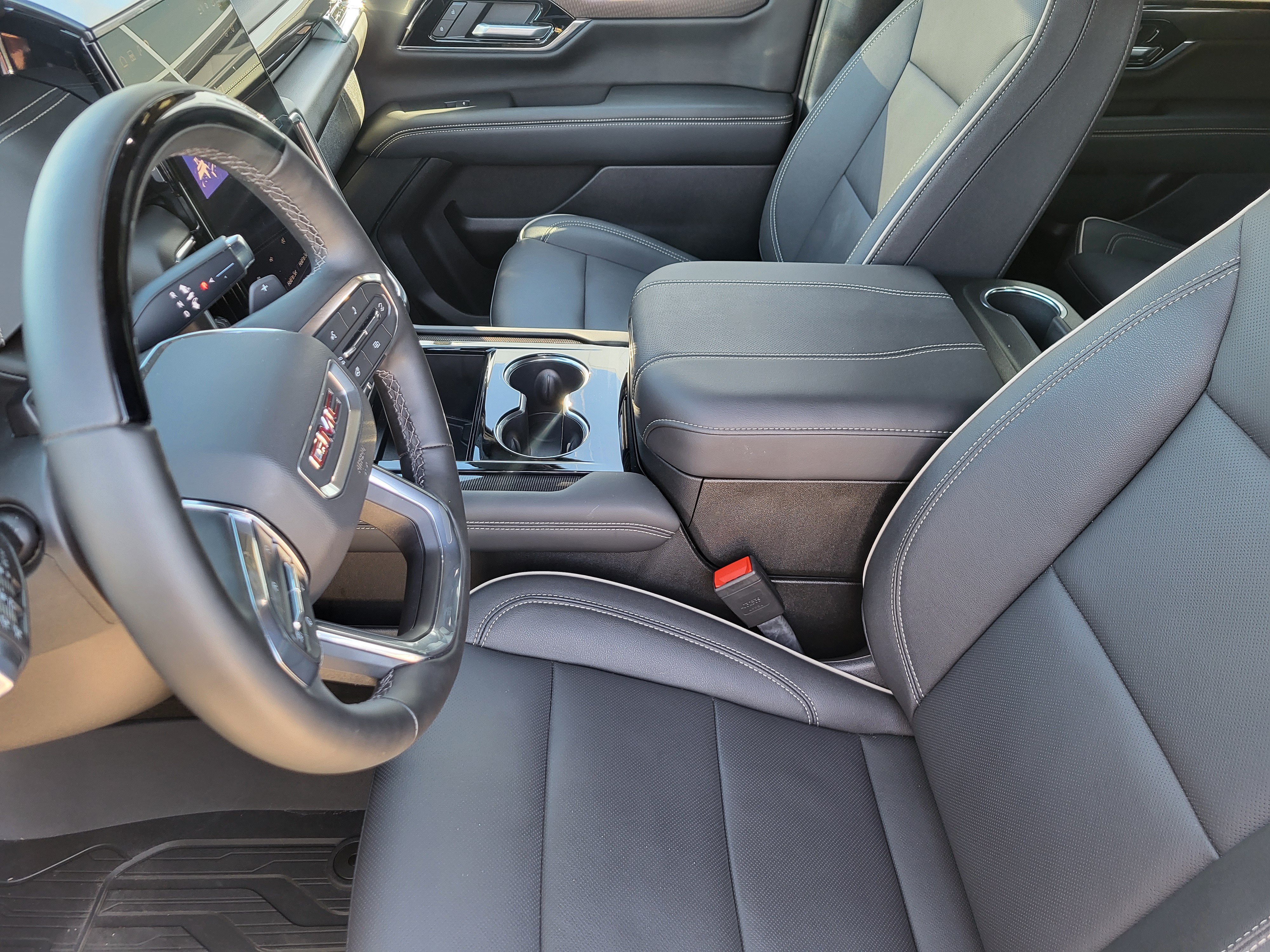 Used 2026 GMC Yukon Elevation w/ Elevation Premium Package AWD/4WD image 14