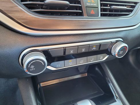 Used 2024 Nissan Altima 2.5 SV FWD image 16