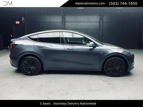 Used 2021 Tesla Model Y Long Range AWD/4WD image 8