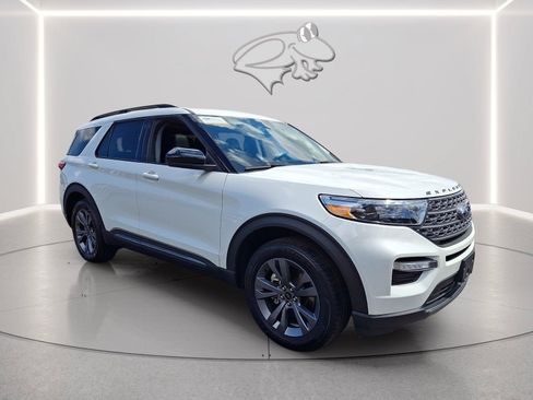 Certified 2023 Ford Explorer XLT w/ Equipment Group 202A AWD/4WD image 6