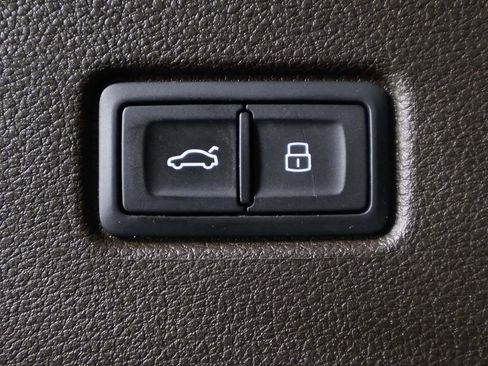 Used 2017 Audi Q7 3.0T Premium Plus w/ Premium Plus Package image 19