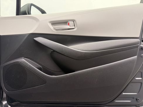 Used 2025 Toyota Corolla LE FWD image 31