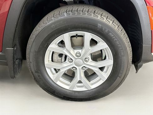 Used 2023 Jeep Grand Cherokee L Limited w/ Luxury Tech Group II AWD/4WD image 11