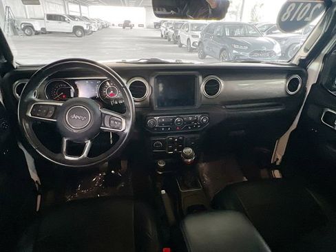 Used 2018 Jeep Wrangler Unlimited Sahara image 27