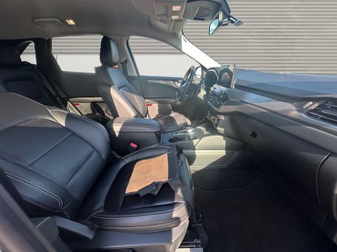 Used 2022 Ford Escape Titanium FWD image 15