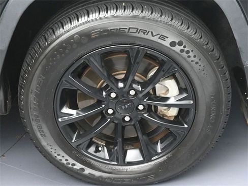 Used 2023 Jeep Cherokee Altitude Lux image 6