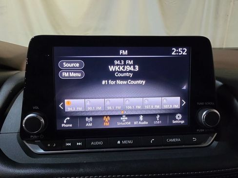 Used 2023 Nissan Rogue S AWD/4WD image 12