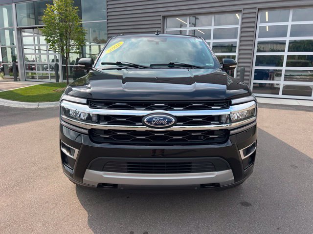 Used 2023 Ford Expedition Max Limited AWD/4WD image 2