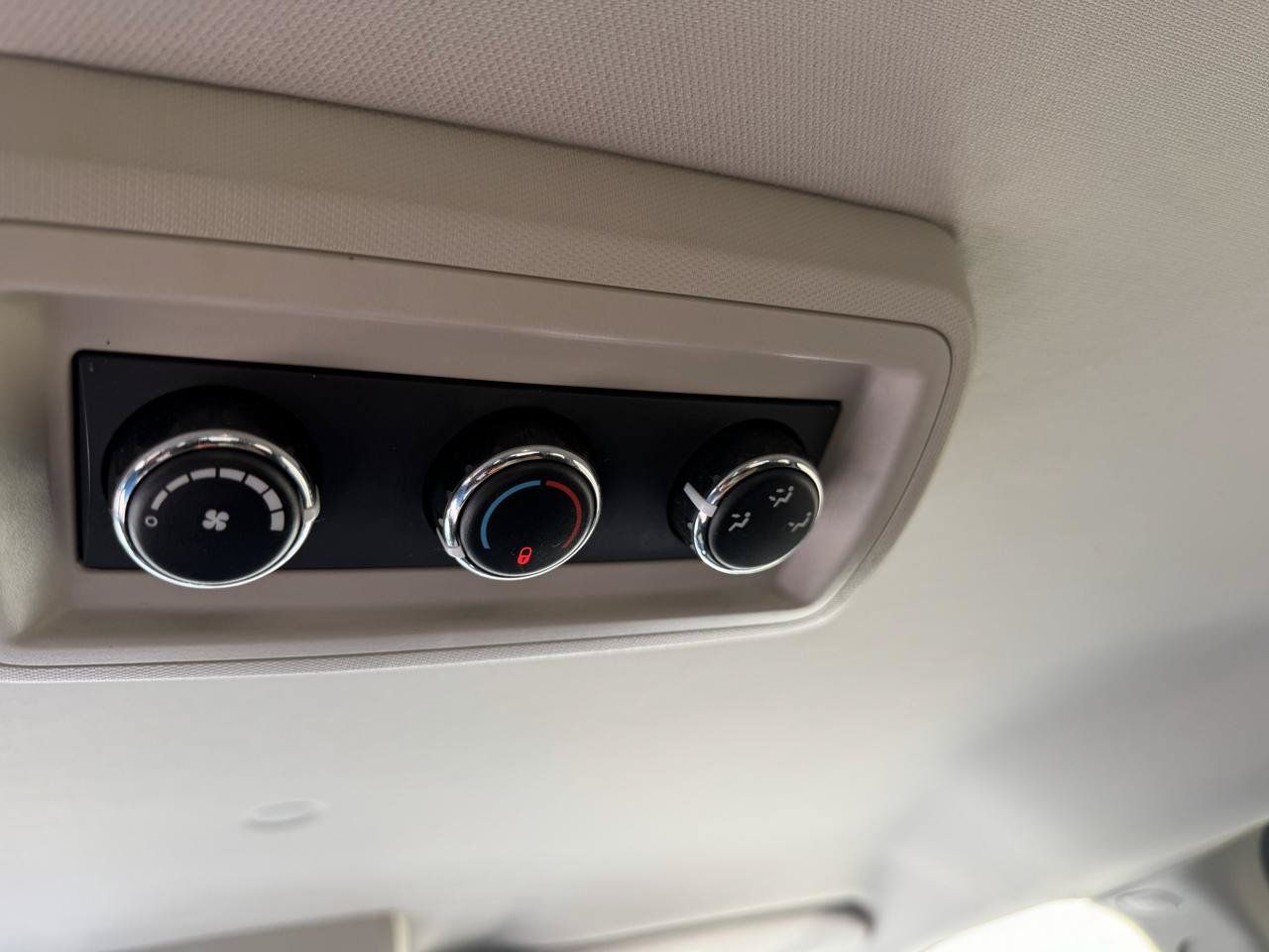 Used 2013 Dodge Grand Caravan SXT FWD image 32