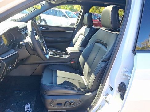 New 2025 Jeep Grand Cherokee Limited w/ Trailer Tow Package image 8