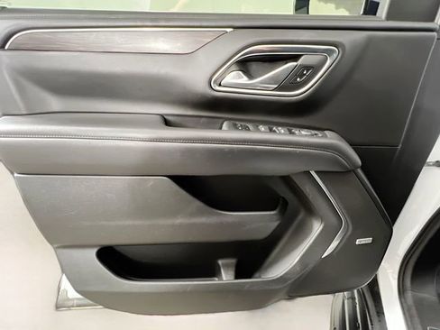 Used 2022 Chevrolet Suburban LT AWD/4WD image 32