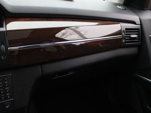 Used 2011 Mercedes-Benz GLK 350 4MATIC image 32