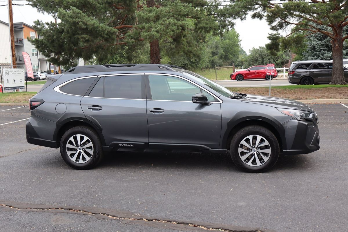 Used 2023 Subaru Outback Premium AWD/4WD image 3