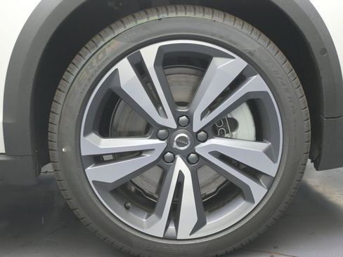 New 2026 Volvo V60 B5 Cross Country Plus w/ Protection Package Premier image 10