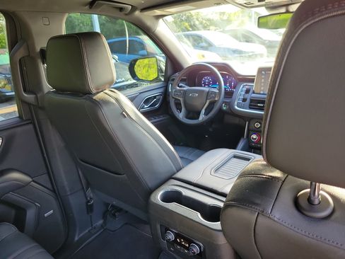 Used 2023 Chevrolet Suburban RST RWD image 12