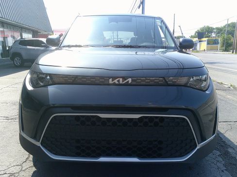 Used 2025 Kia Soul LX FWD image 2