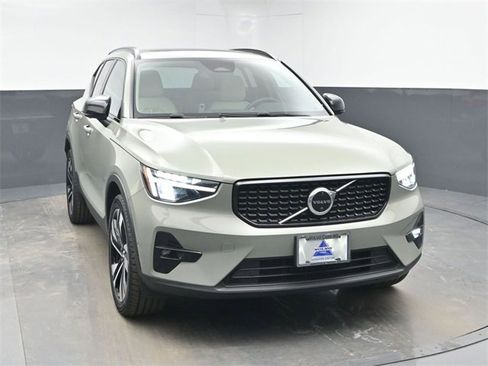 Used 2023 Volvo XC40 B5 Plus w/ Driver Assist Package image 2