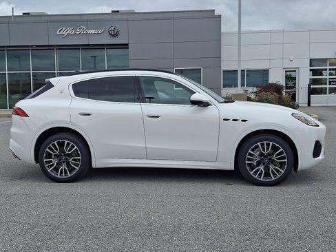 Certified 2025 Maserati Grecale Modena AWD/4WD image 12