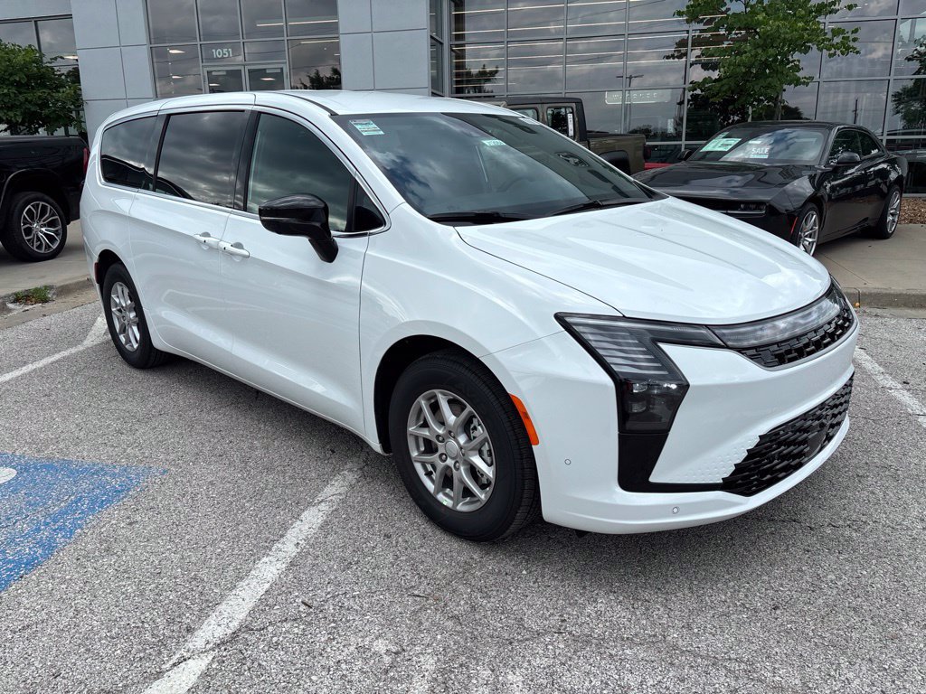 New 2027 Chrysler Pacifica Select FWD image 6