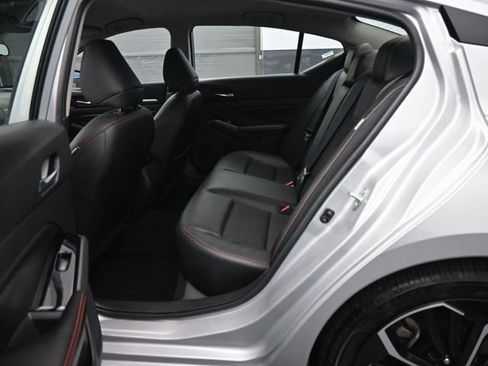 Used 2025 Nissan Altima 2.5 SR image 8