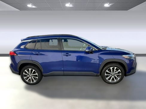 Certified 2022 Toyota Corolla Cross XLE image 7
