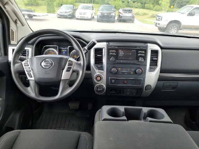 Used 2017 Nissan Titan SV AWD/4WD image 28