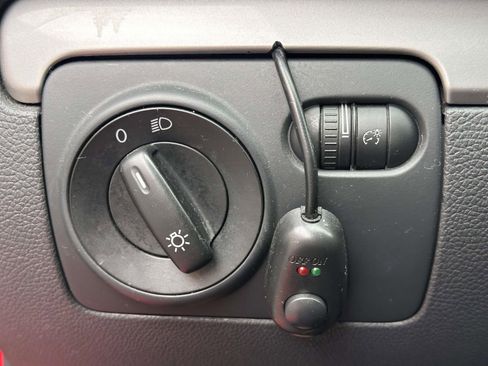 Used 2012 Volkswagen Golf 4-Door FWD image 23