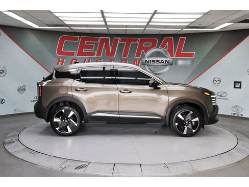 New 2026 Nissan Kicks SR w/ SR Premium Package image 5