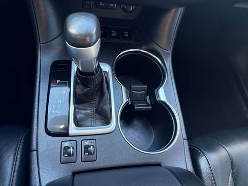 Used 2018 Toyota Highlander XLE image 32