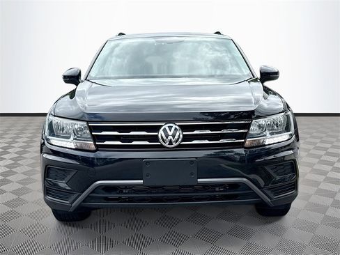 Used 2021 Volkswagen Tiguan SE w/ Panoramic Sunroof Package image 2