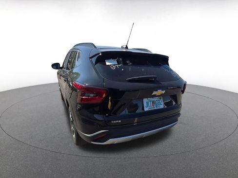 Used 2025 Chevrolet Trax LT image 6