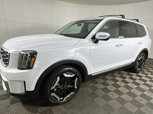 Used 2025 Kia Telluride S FWD image 6