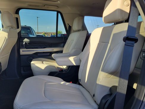 Used 2018 Ford Expedition Platinum image 14