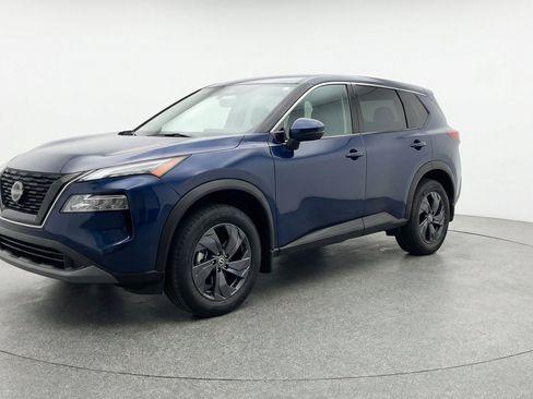 Used 2025 Nissan Rogue SV FWD image 3