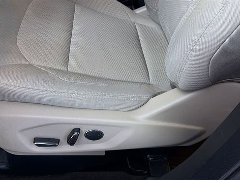 Used 2018 Ford Explorer XLT w/ Equipment Group 201A image 21